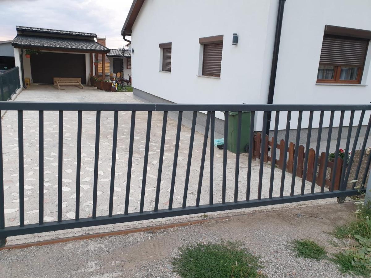 Apartman Filip Udbina المظهر الخارجي الصورة